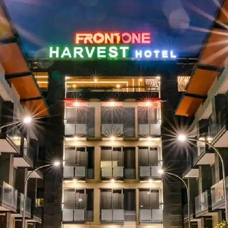 Front One Harvest Hotel וונוסובו מראה חיצוני תמונה